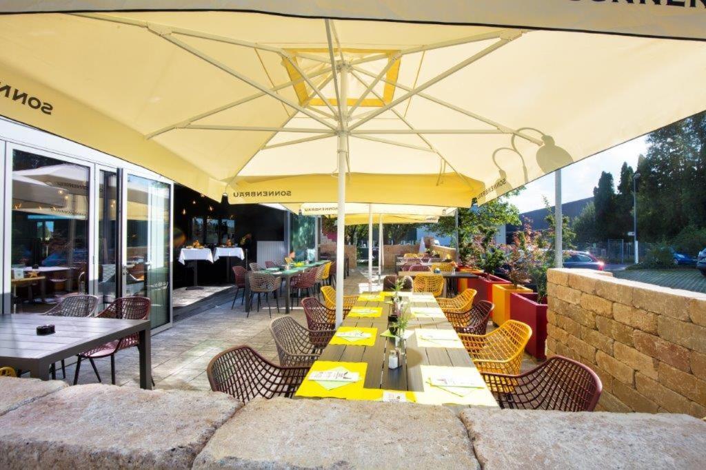 Hotel Restaurant Rhy Oberriet Bagian luar foto